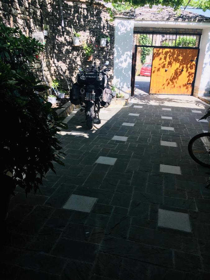 Kore Guest House Gjirokastër Buitenkant foto