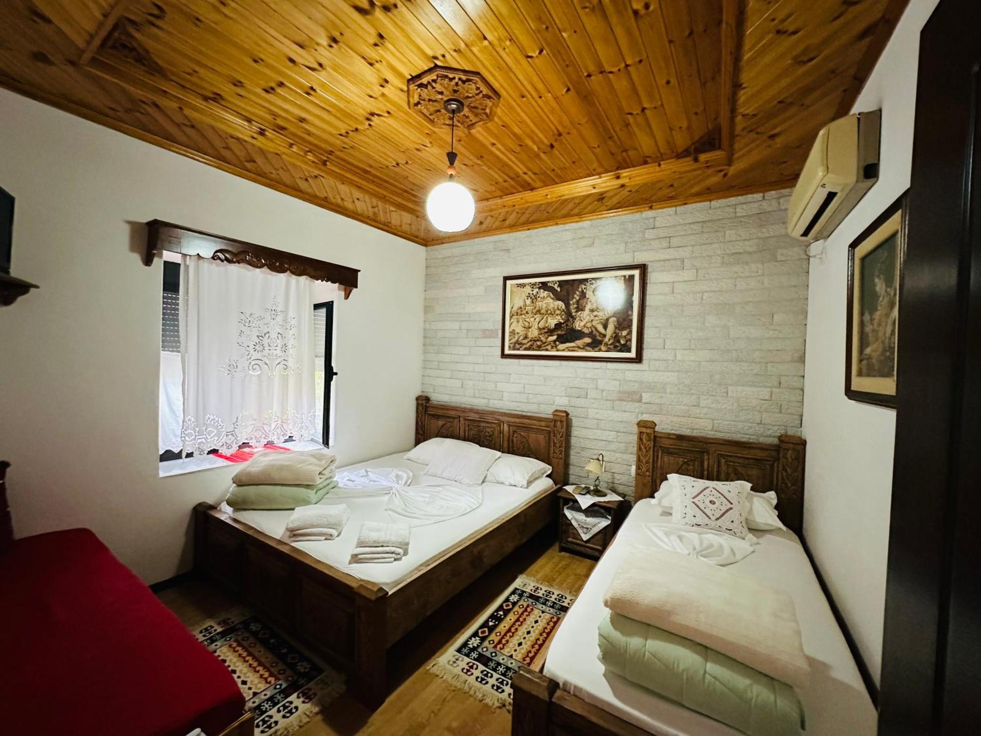 Kore Guest House Gjirokastër Buitenkant foto