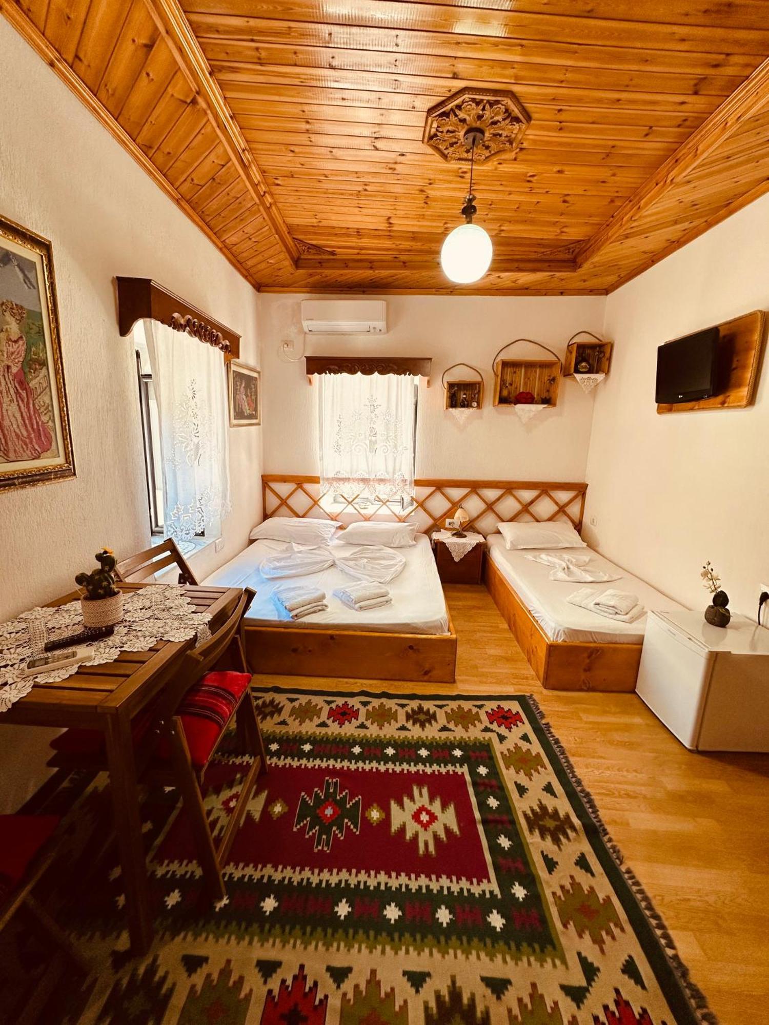 Kore Guest House Gjirokastër Buitenkant foto
