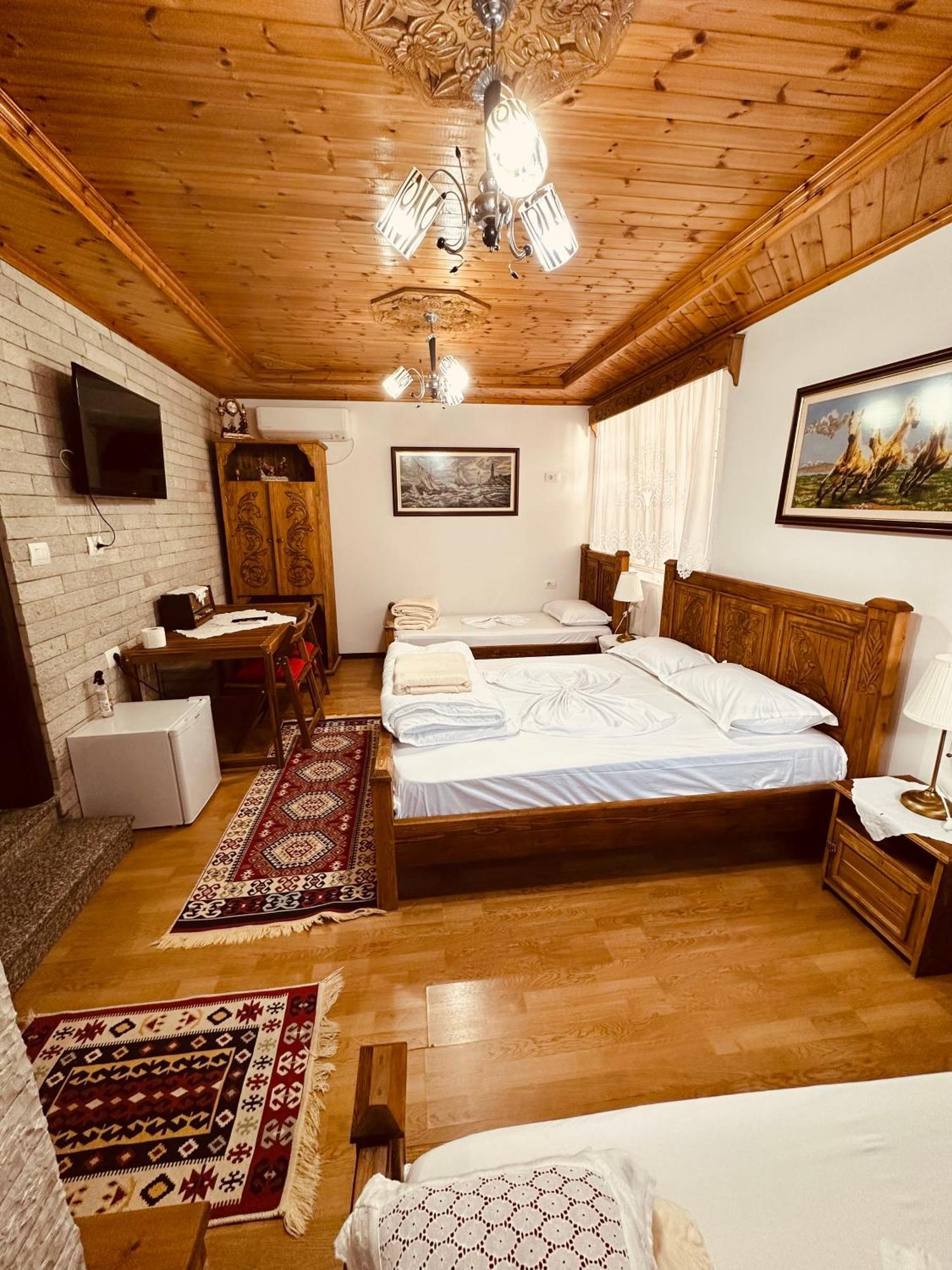 Kore Guest House Gjirokastër Buitenkant foto